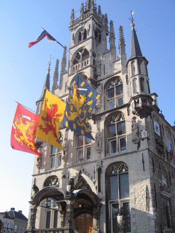 B&B De Kamer Hiernaast Gouda Bagian luar foto