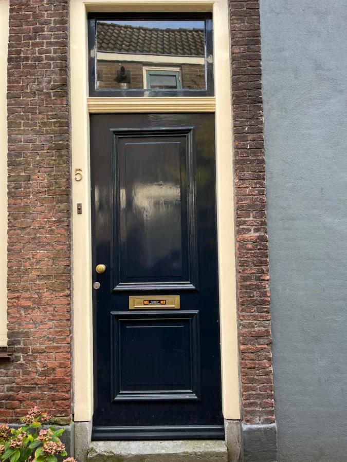 B&B De Kamer Hiernaast Gouda Bagian luar foto
